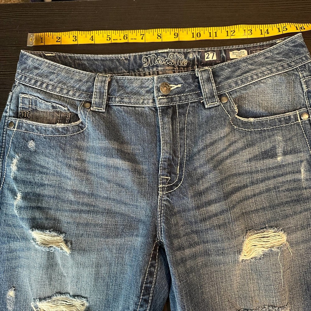 Miss Me Boyfriend Medium Wash Distressed Ankle Denim Jeans Women's Size 27 - Picture 13 of 15